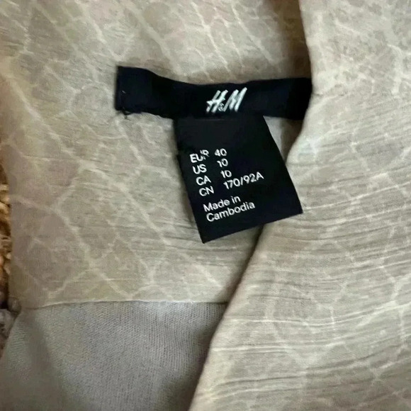 H&M DRESS SHIFT MIDI LONG SLEEVE SCOOP MECK TAN BONE CREAM SNAKE PRINT SIZE 10 - Picture 5 of 11